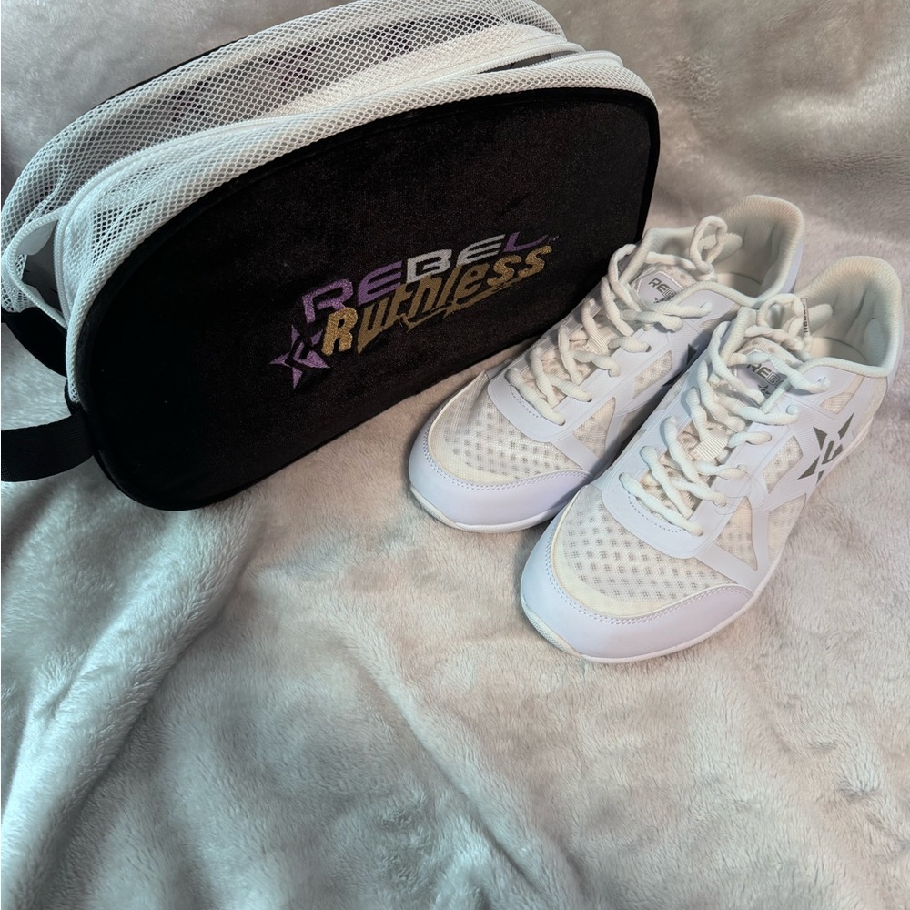 Cheerleader shoes size 9 in women’s